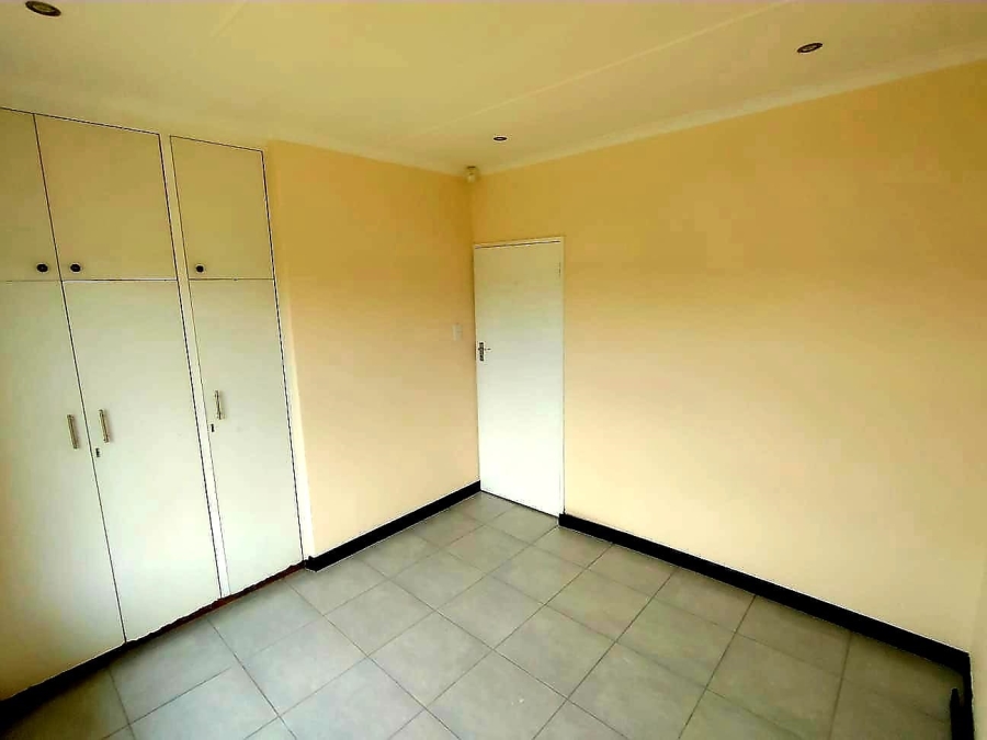 5 Bedroom Property for Sale in Beacon Bay Eastern Cape